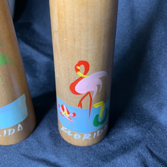 Set of 2 vintage tall wood Florida souvenir salt and pepper shakers - Picture 2 of 8
